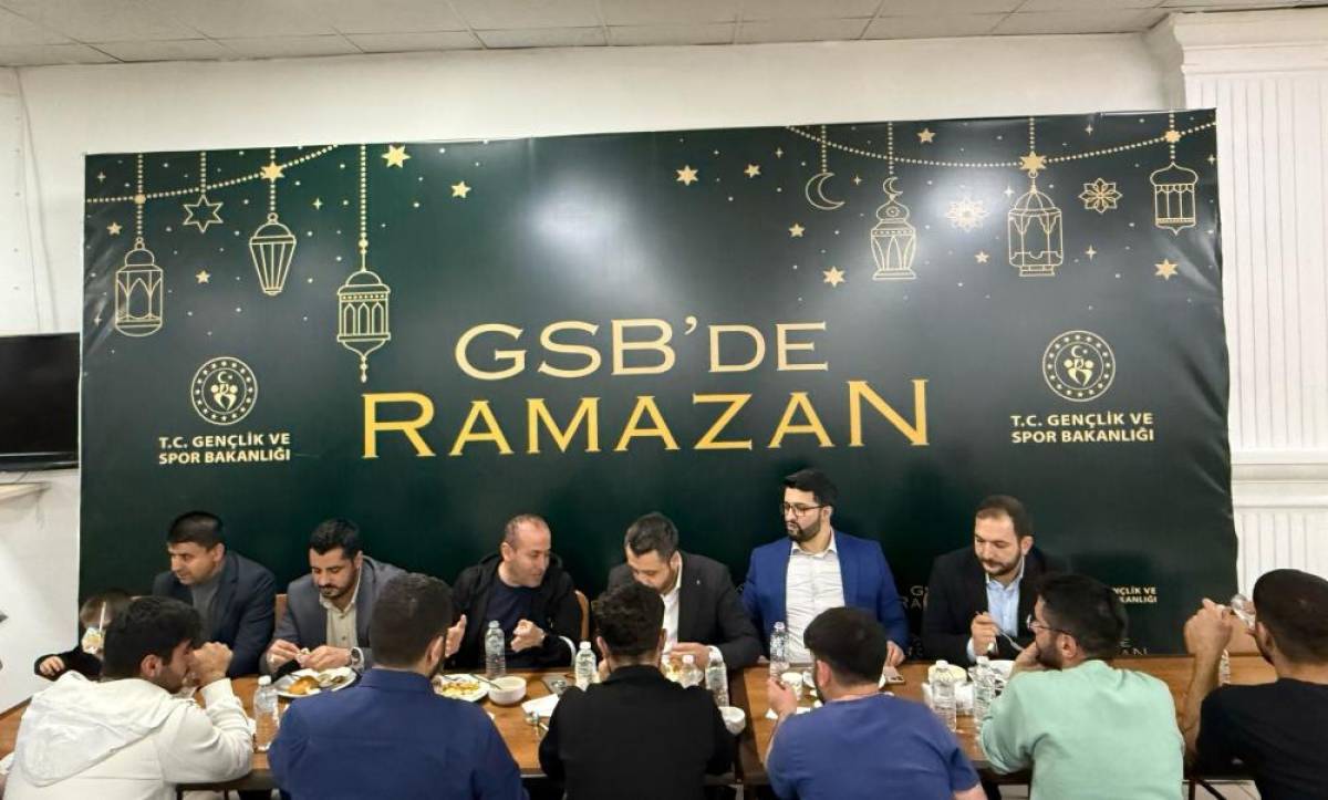 AK Parti Mardin İl Başkanı Mehmet Uncu, öğrencilerle sahurda buluştu