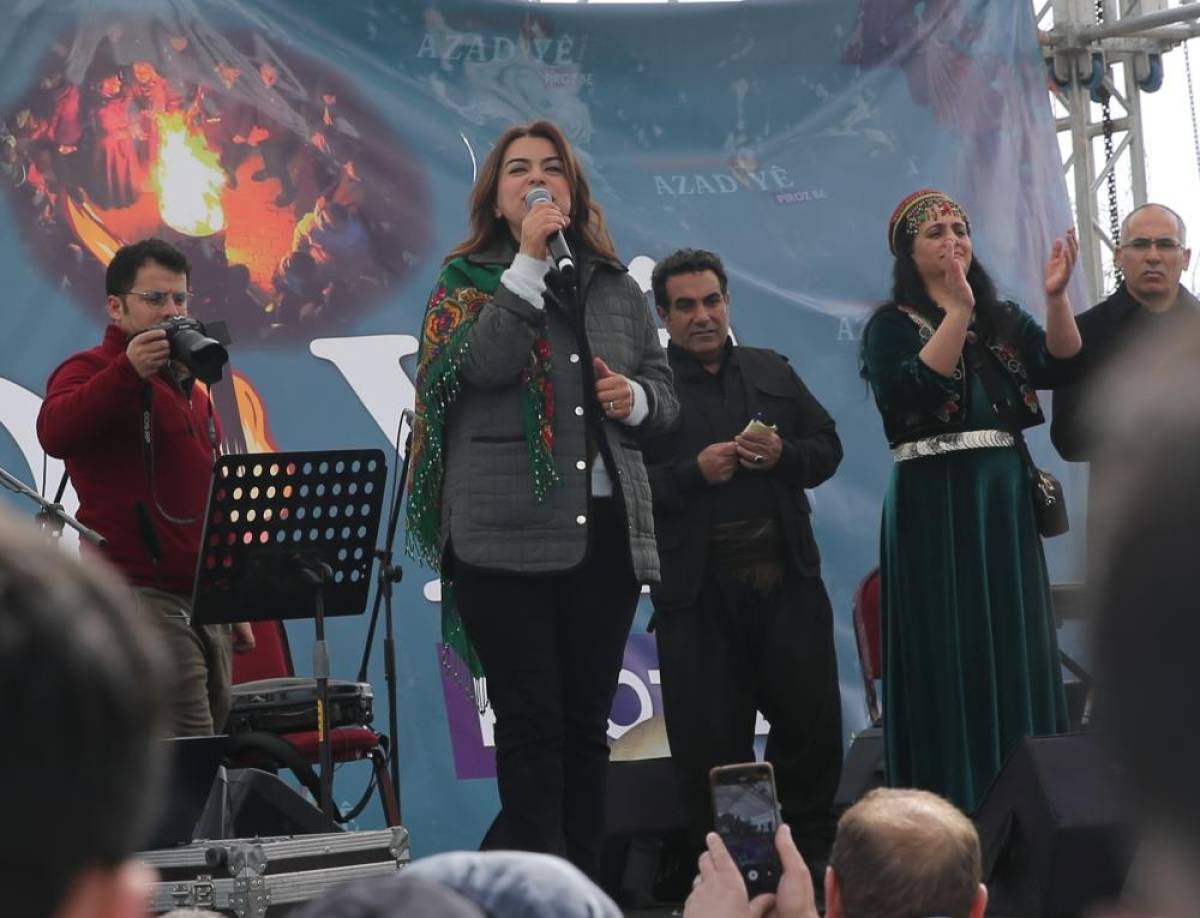 DEM Parti Grup Başkanvekili Koçyiğit, Kars'ta nevruz kutlamasında konuştu: