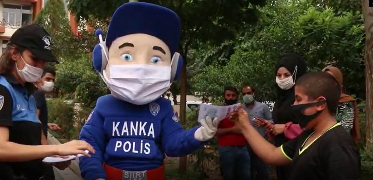 Polis Kovid-19 tedbirlerine uyan vatandaşlara kliple teşekk&uuml;r etti