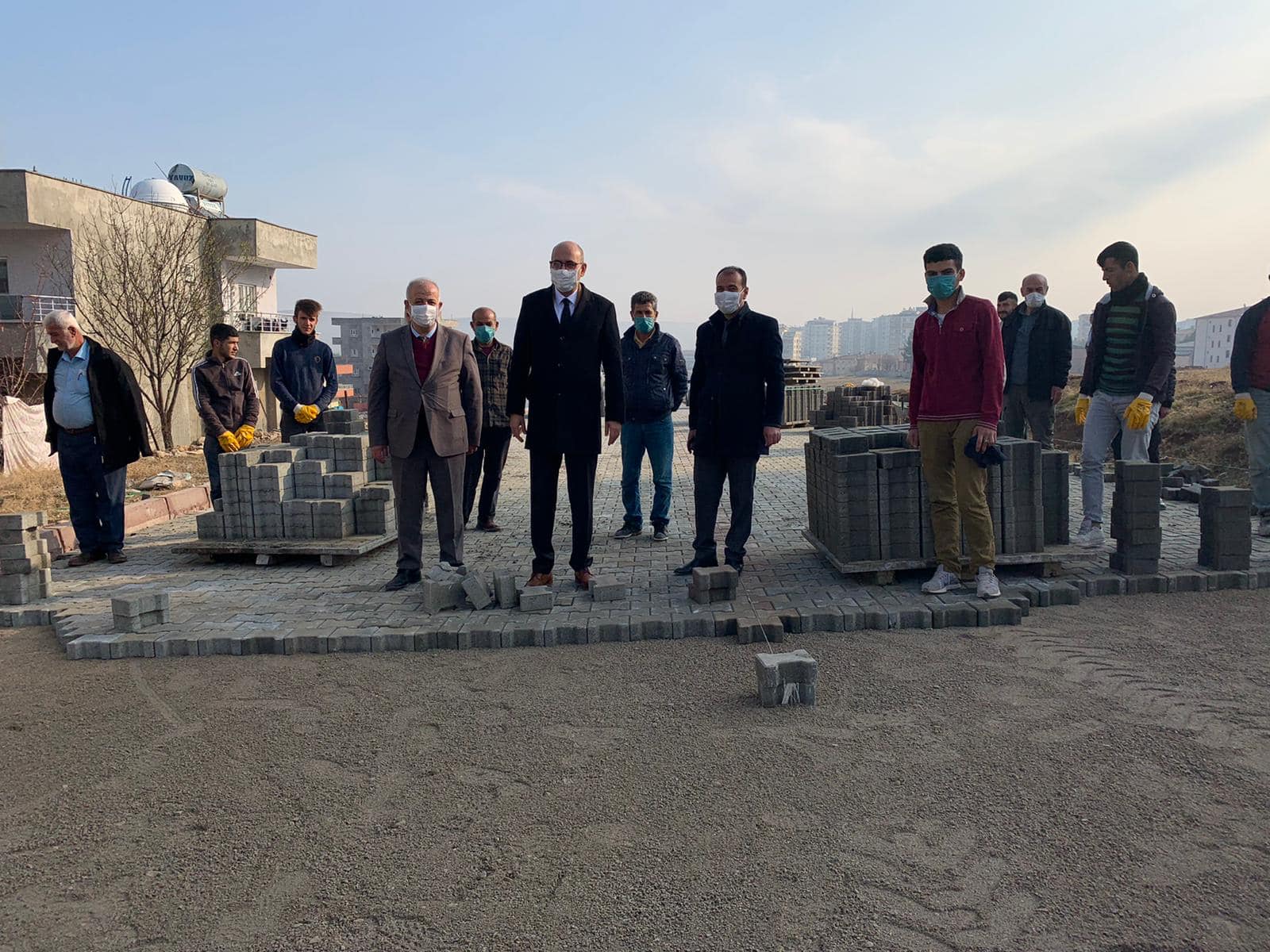 Aydın, kilitli parke döşeme çalışmalarını İnceledi