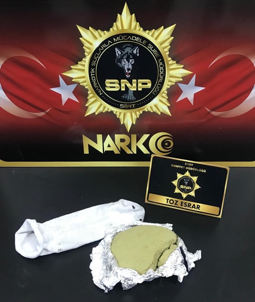 330 gram toz esrar ele ge&ccedil;irildi