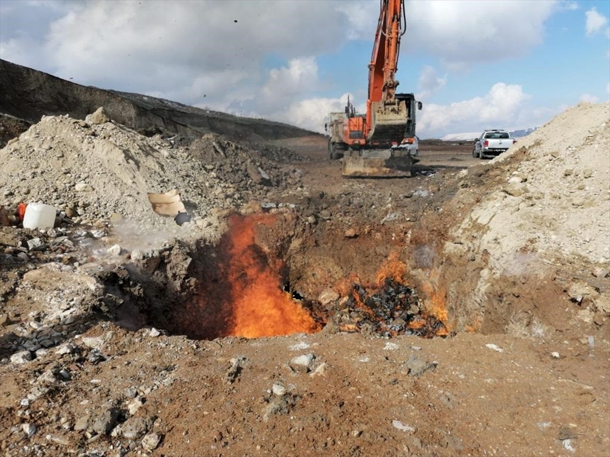 Son t&uuml;ketim tarihi ge&ccedil;miş 4 ton 270 kilogram tavuk eti imha edildi