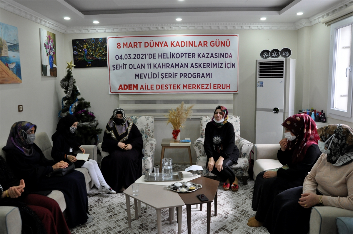 Eruhlu kadınlar helikopter kazasında şehit d&uuml;şen askerler i&ccedil;in mevlit programı d&uuml;zenledi