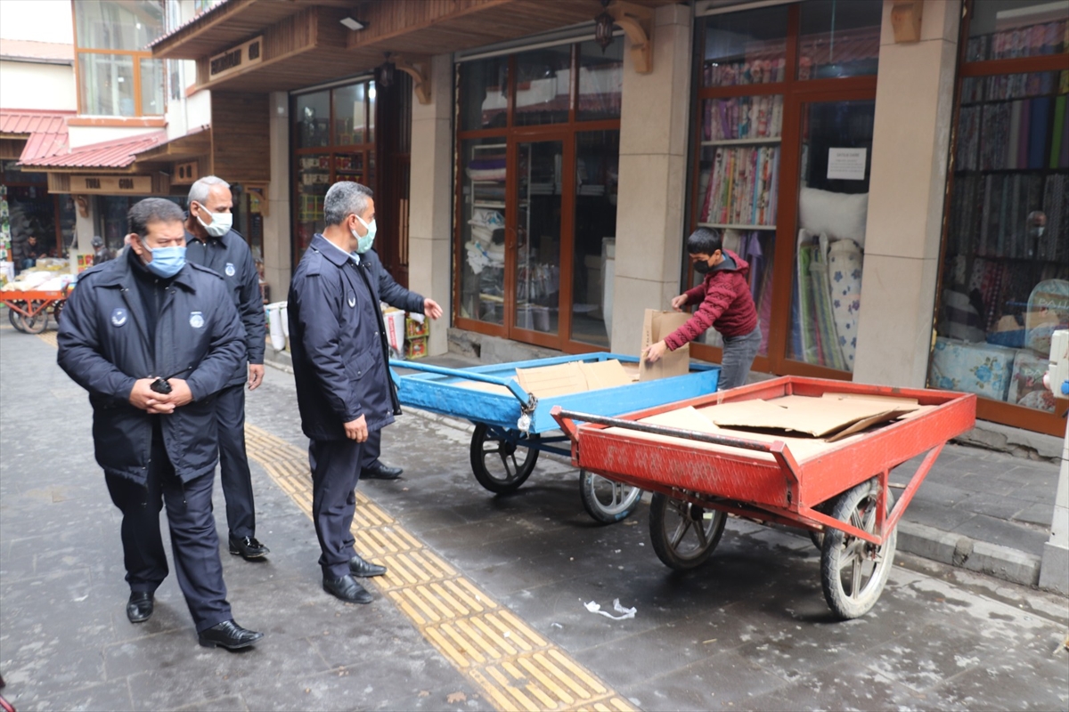 Siirt Belediyesi kaldırım işgallerine ceza kesecek