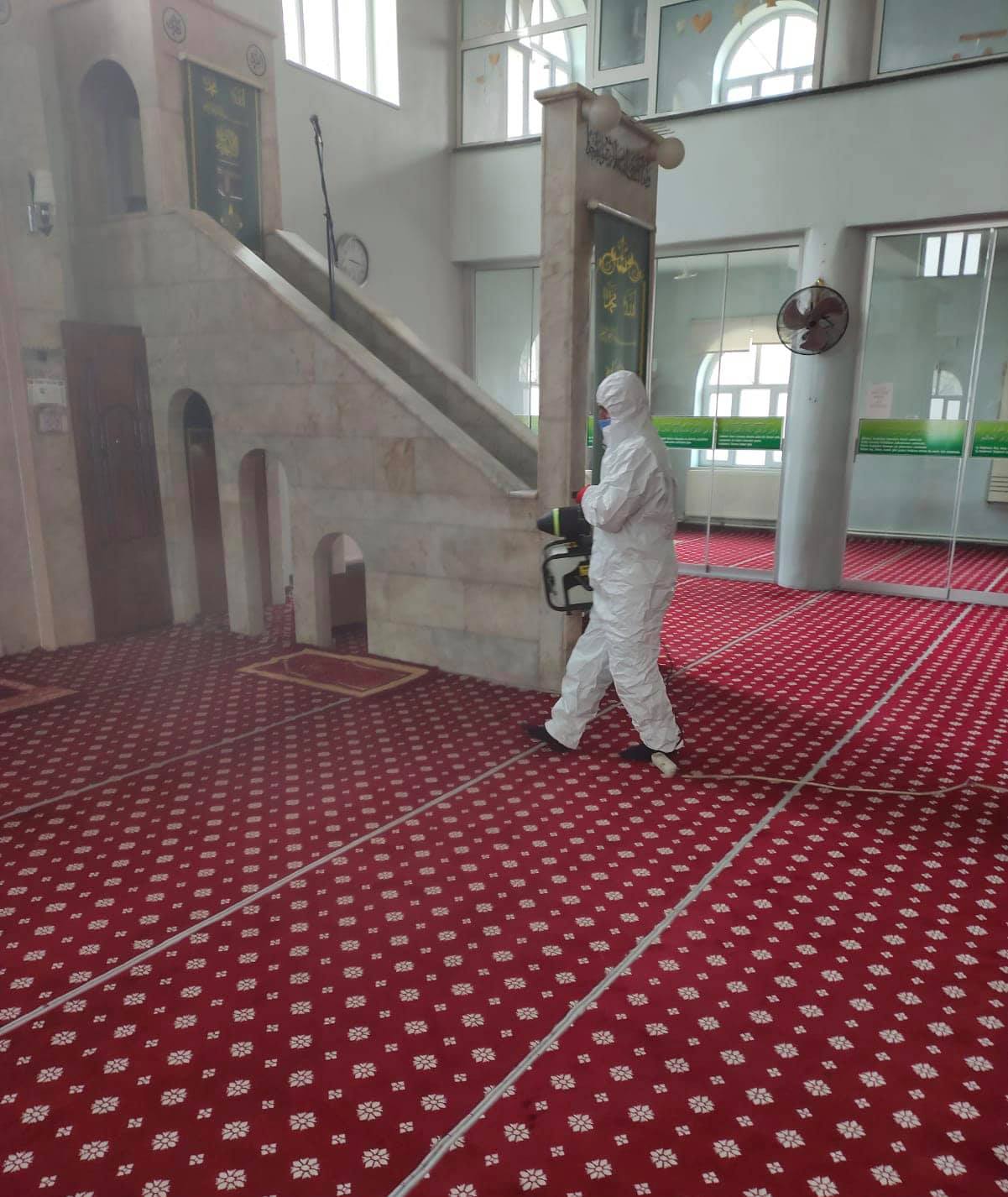 Kurtalan'da cuma namazı &ouml;ncesi camiler dezenfekte edildi