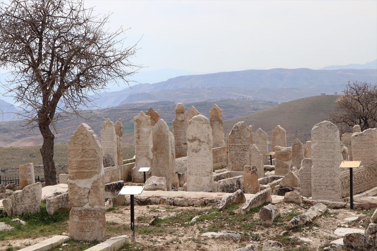 250 yıllık mezarlık restore edildi