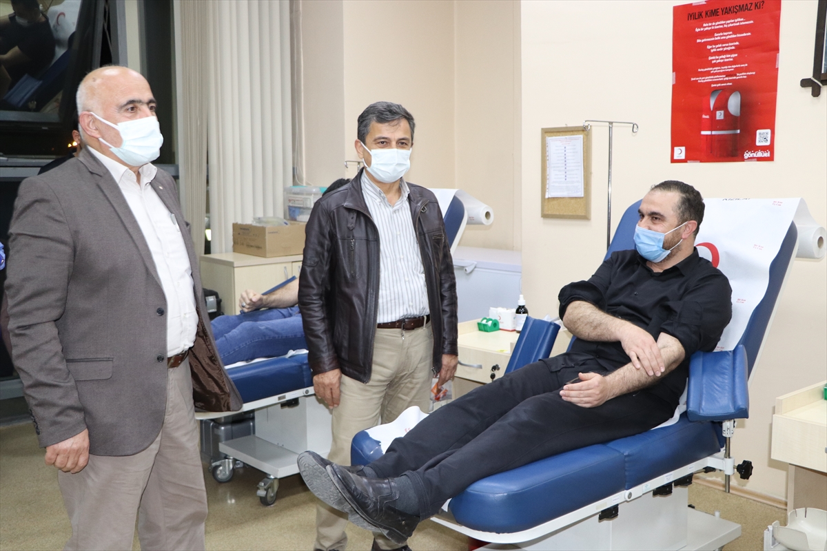 Siirt'te kan bağış kampanyasına sağlık &ccedil;alışanları ve vatandaşlar ilgi g&ouml;sterdi