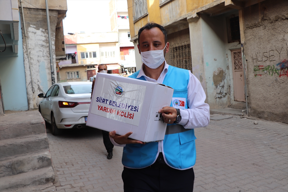 Siirt Belediyesinden yabancı uyruklu &ouml;ğrencilere gıda yardımı