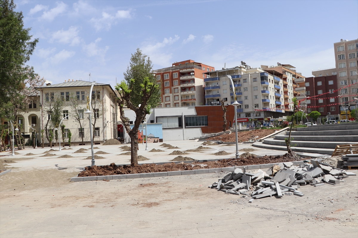 Siirt Meydan Genişletme &ccedil;alışmaları s&uuml;r&uuml;yor