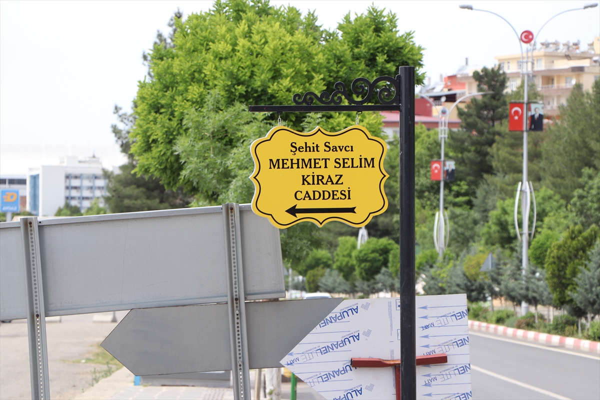 Siirt'te şehit Cumhuriyet Savcısı Kiraz'ın adının verildiği caddeye tabela asıldı