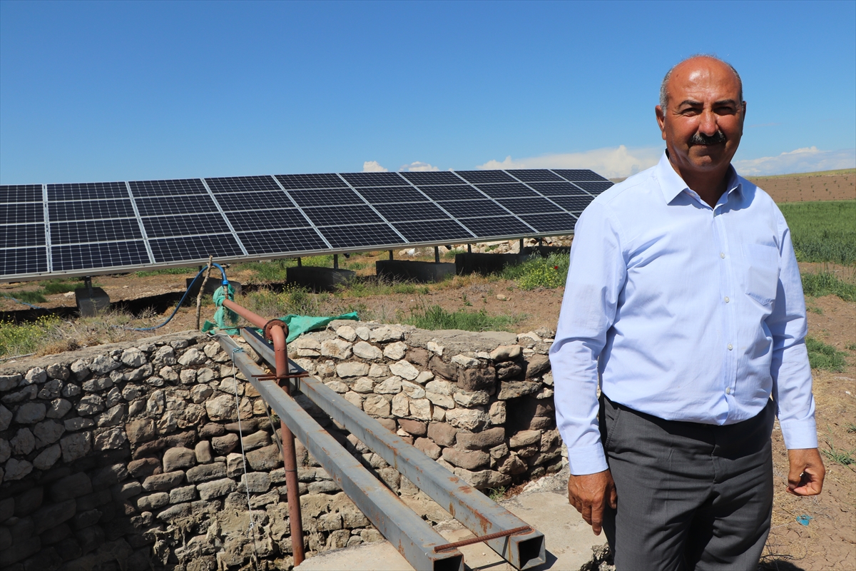 Siirtli &uuml;retici, devlet desteğiyle tarlasına kurduğu g&uuml;neş paneli sistemiyle verimi iki katına &ccedil;ıkardı