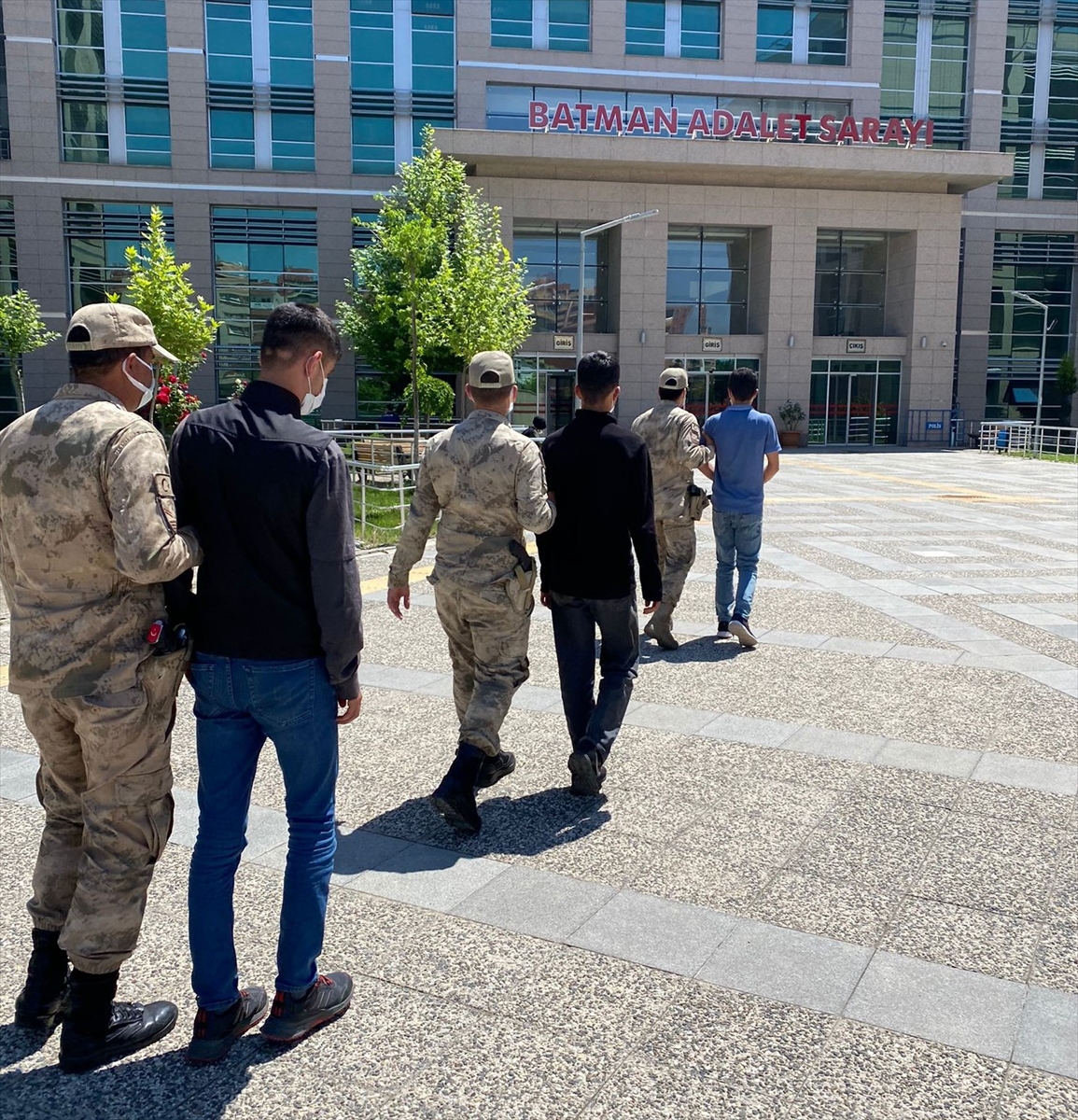 Kablo hırsızları yakalandı