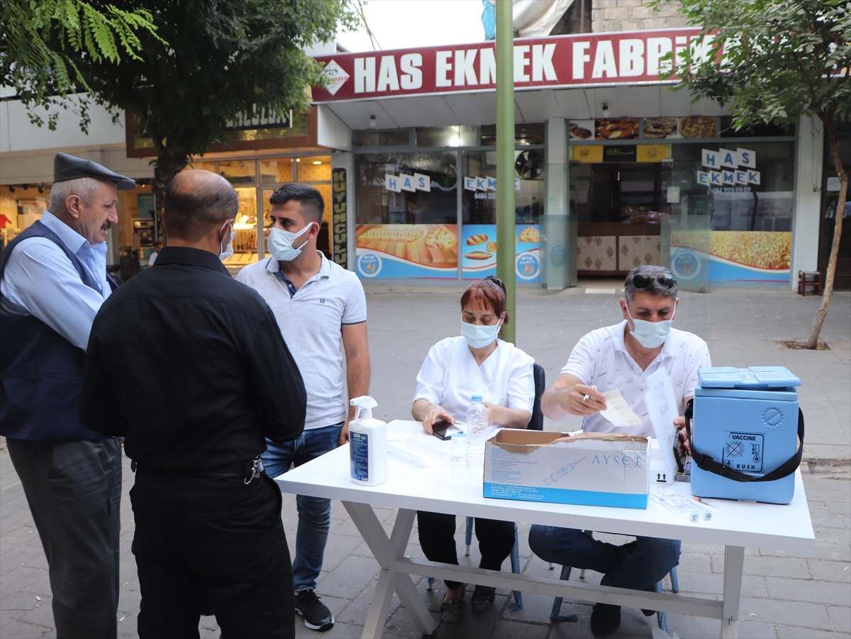 Siirt'te her g&uuml;n bir mahallede mobil Kovid-19 aşı &ccedil;adırı kurulacak