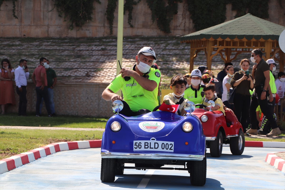 &Ccedil;ocuklar "&Ccedil;ocuk Trafik Eğitim Parkı"nda eğlenirken trafik kurallarını &ouml;ğrenecek