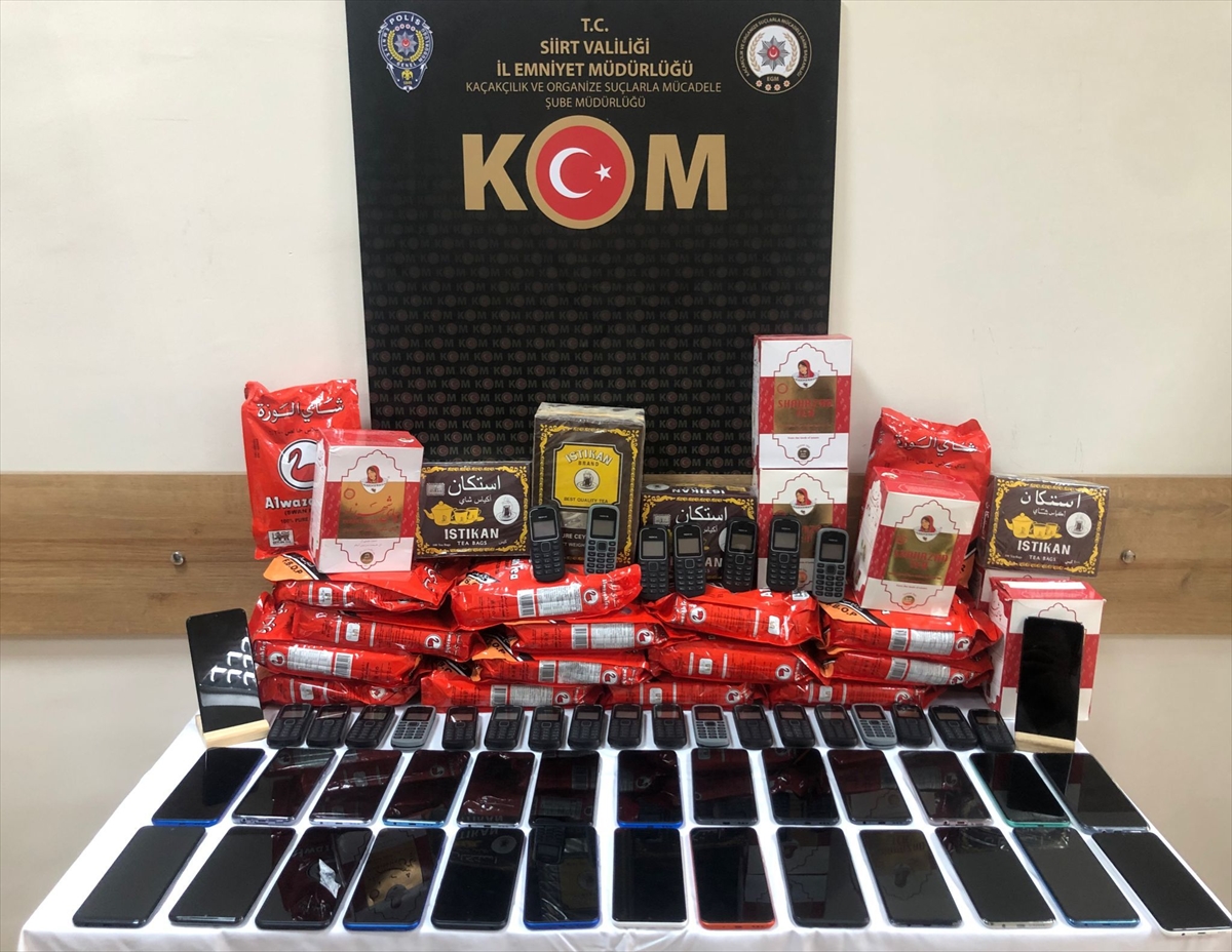 G&uuml;mr&uuml;k ka&ccedil;ağı telefon ve &ccedil;ay ele ge&ccedil;irildi