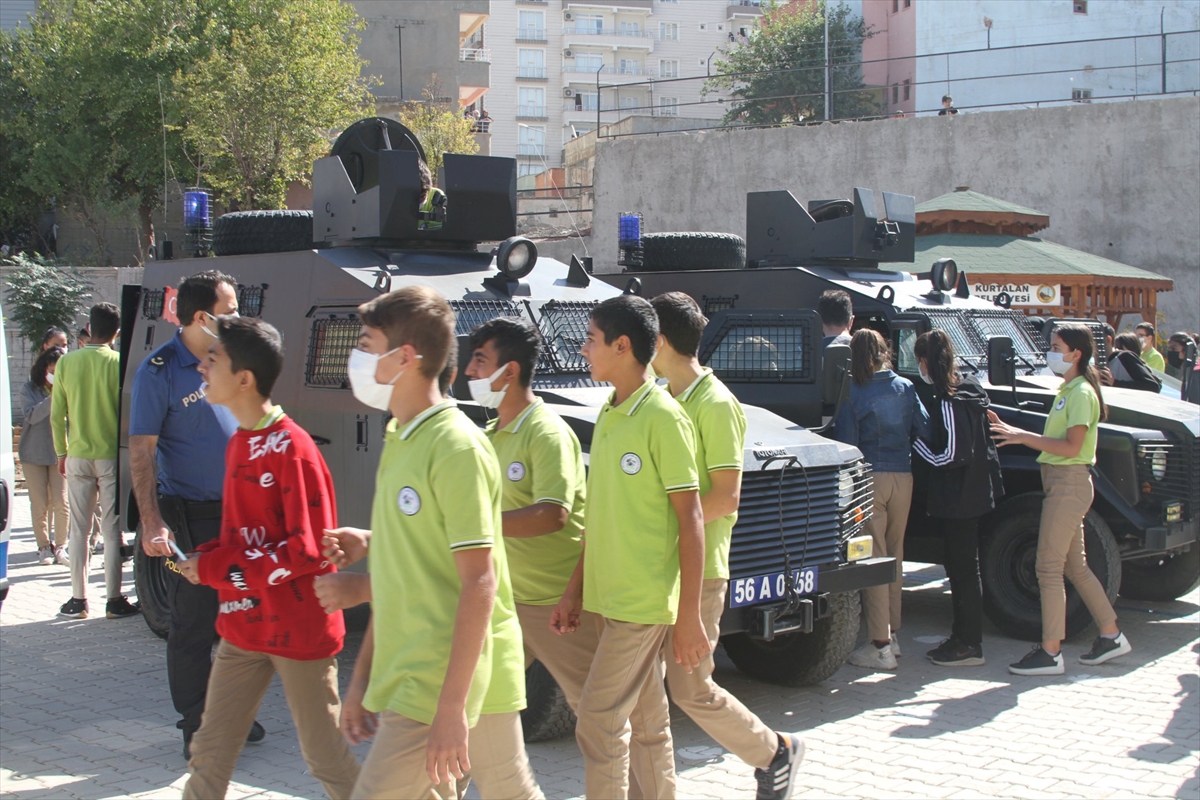 &Ouml;ğrencilere polislik mesleği tanıtıldı