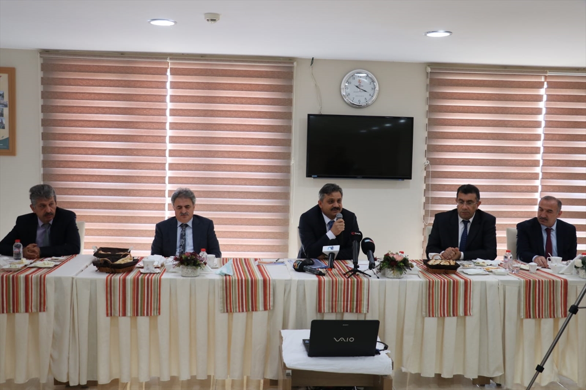 Şındak gazetecilerle bir araya geldi