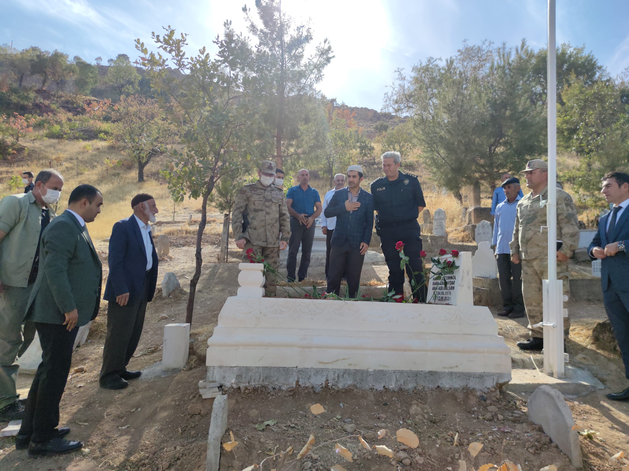 Şehit kabirlerinde bakım ve yenileme &ccedil;alışması yapıldı