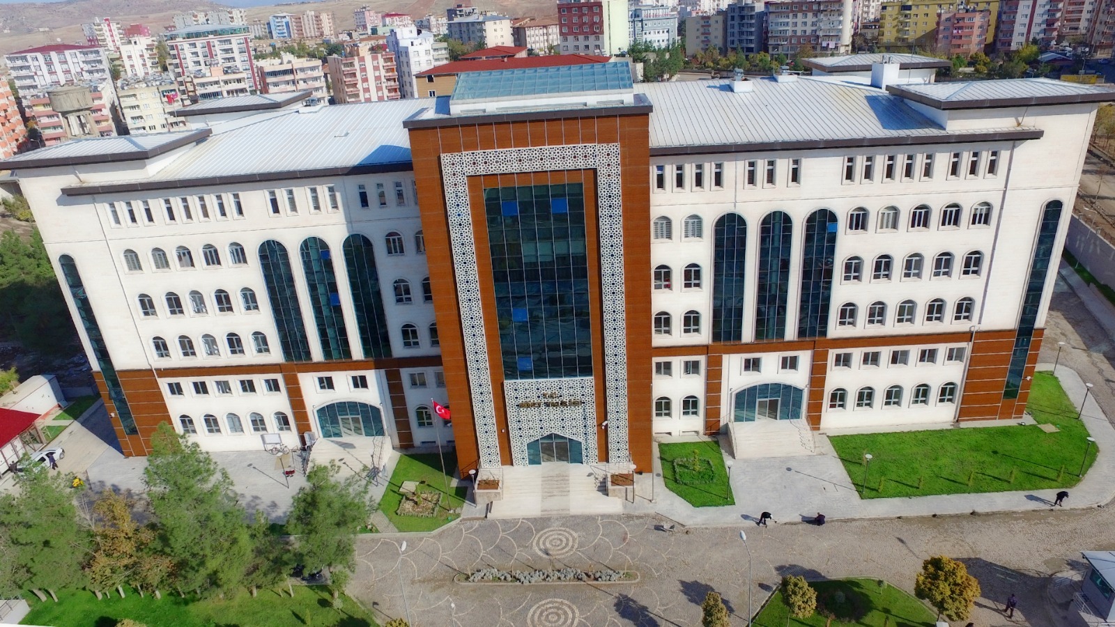 15 g&uuml;nl&uuml;k eylem ve etkinlik yasağı
