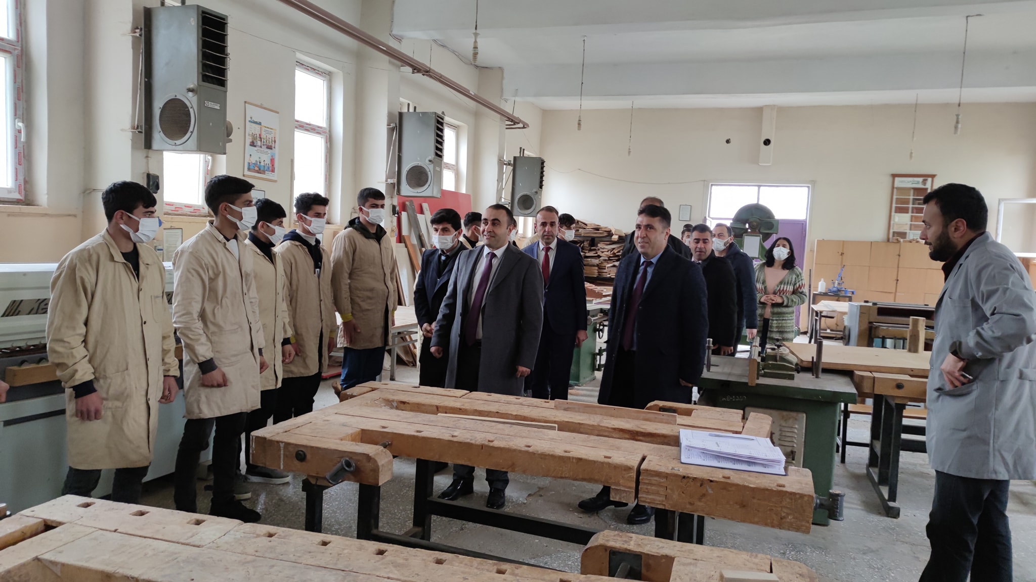 Tekin, Mesleki ve Teknik Anadolu Lisesi'ni ziyaret etti