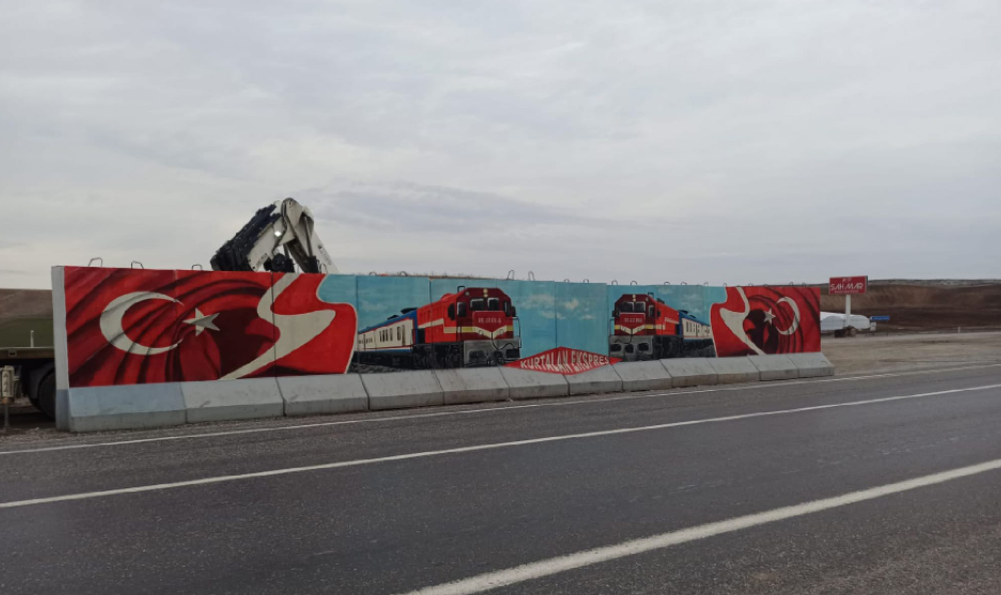 Belediye &ouml;n&uuml;ne konulan beton bariyerler kaldırıldı