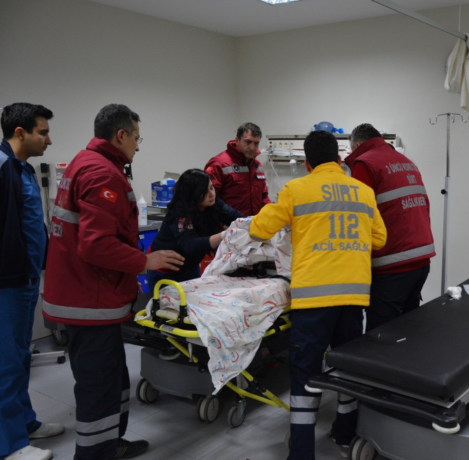 Şirvan&rsquo;da 112 Sağlık Ekipleri Yoğun Kara Rağmen Hasta Kadın İ&ccedil;in Seferber Oldu