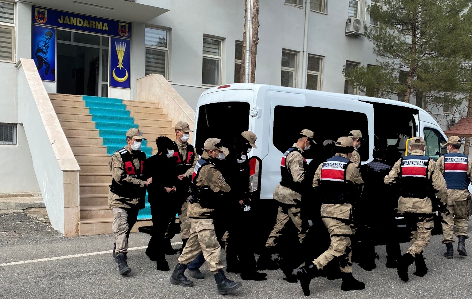 Ter&ouml;r operasyonu:  5 g&ouml;zaltı