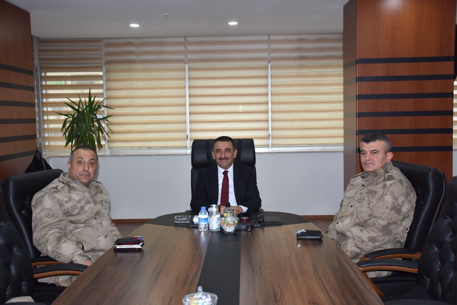 Şırnak Jandarma B&ouml;lge Komutanı Tekin Aktemur, Vali Hacıbektaşoğlu&rsquo;nu Ziyaret Etti