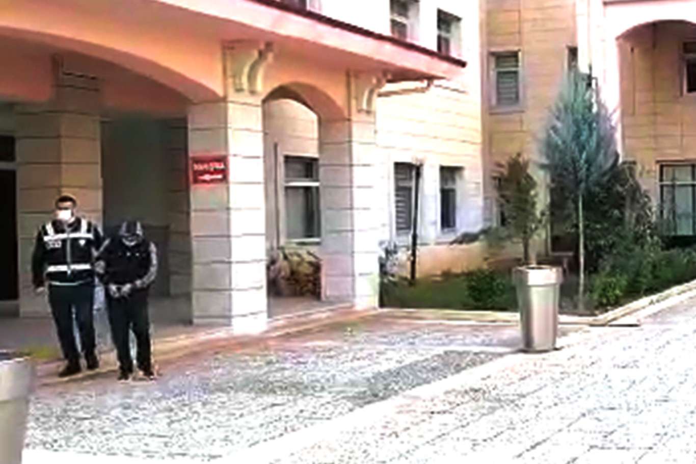 Bir iş yerinden 7 bin TL değerinde gıda malzemesi &ccedil;alan hırsız tutukladı