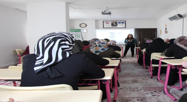 Kadınlara, en iyi narkotik polisi anne eğitimi verildi