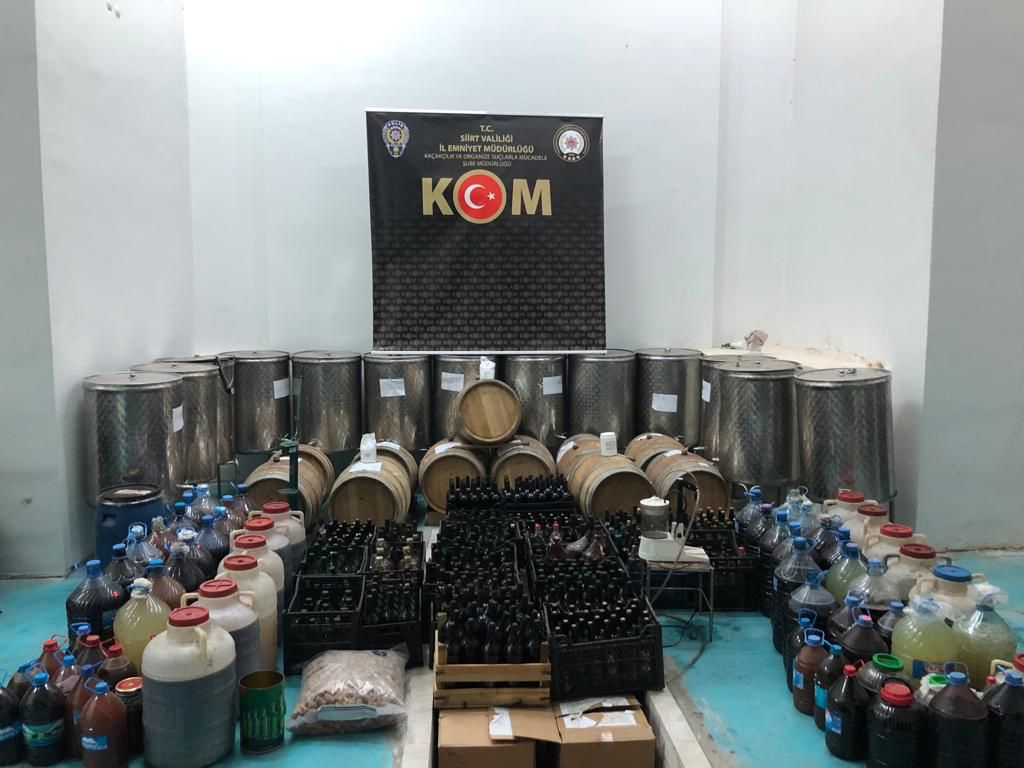 4 bin litre ka&ccedil;ak şarap ele ge&ccedil;irildi
