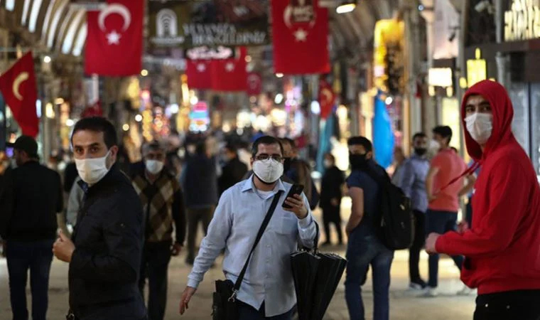 A&ccedil;ık alanda maske zorunluluğu kaldırıldı