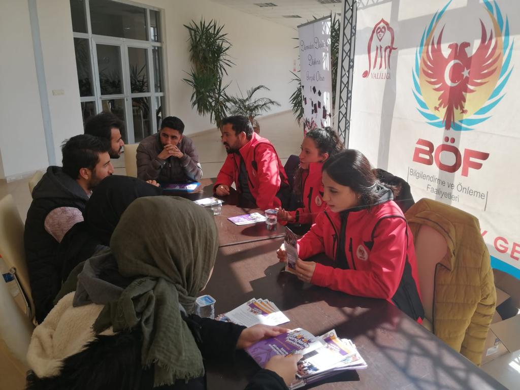 Siirt Emniyetinden &Uuml;niversite &Ouml;ğrencilerine Ter&ouml;r Eğitimi
