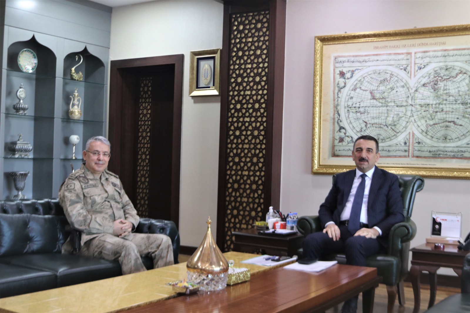 T&uuml;mgeneral H&uuml;seyin  Kurtoğlu, Vali Osman  Hacıbektaşoğlu&rsquo;nu Ziyaret Etti