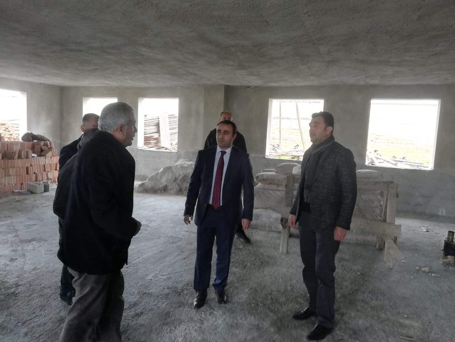 Tekin&rsquo;den T&uuml;t&uuml;n K&ouml;y&rsquo;e ziyaret