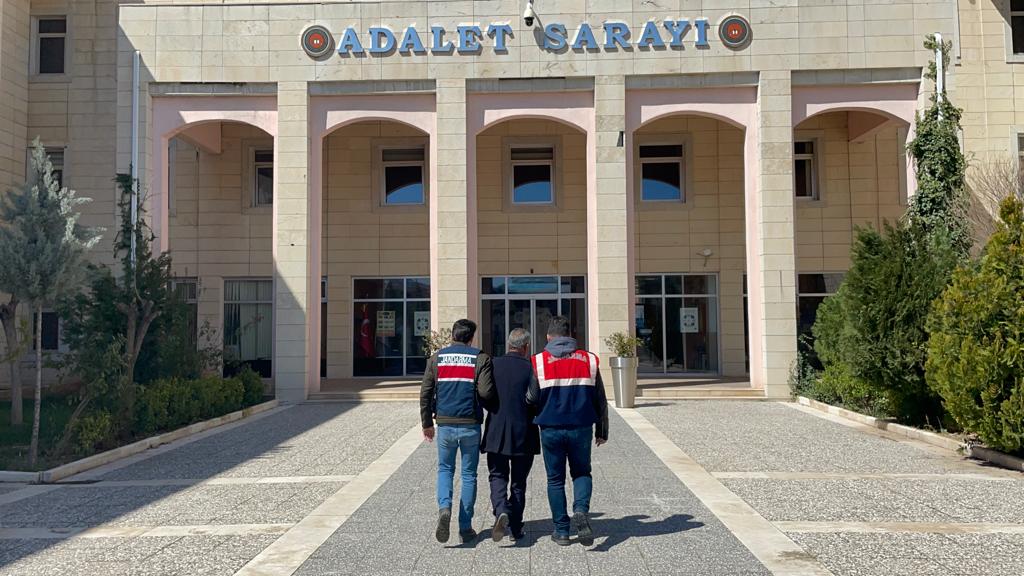 Siirt'te 16 yıl 3 ay kesinleşmiş hapis cezası bulunan firari h&uuml;k&uuml;ml&uuml; yakalandı