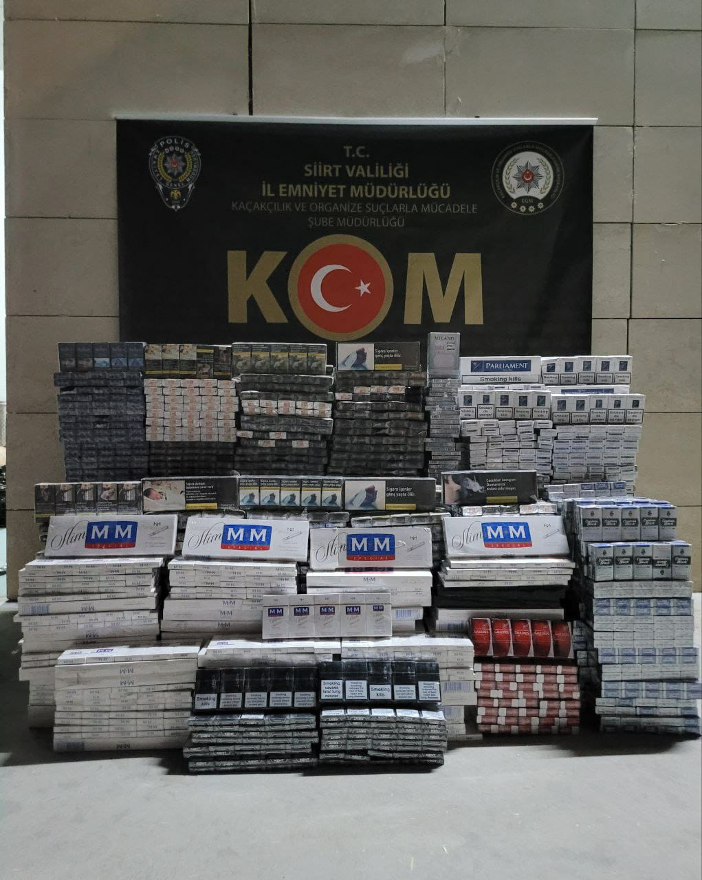 Siirt&rsquo;te ara&ccedil; i&ccedil;ine zulalanmış  ka&ccedil;ak sigara ele ge&ccedil;irildi