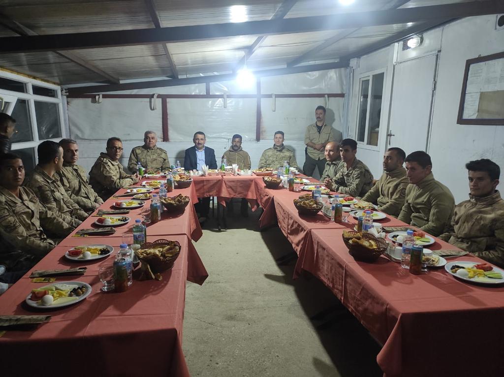 Vali Hacıbektaşoğlu, G&uuml;venlik Korucuları İle Sahur Yaptı