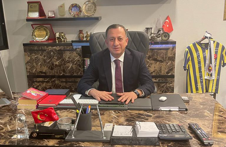 Karataş&rsquo;tan Kurtalan Belediyesi&rsquo;ne israf eleştirisi