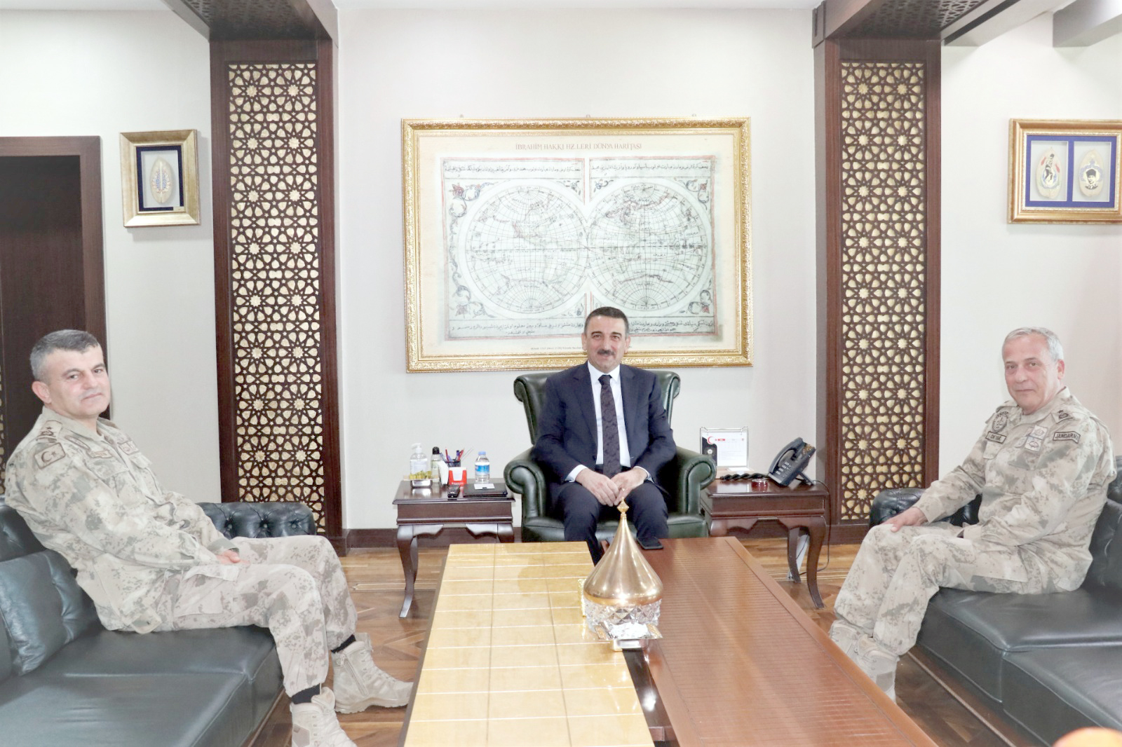 Tuğgeneral Semih Okyar, Vali Osman Hacıbektaşoğlu&rsquo;nu Ziyaret Etti