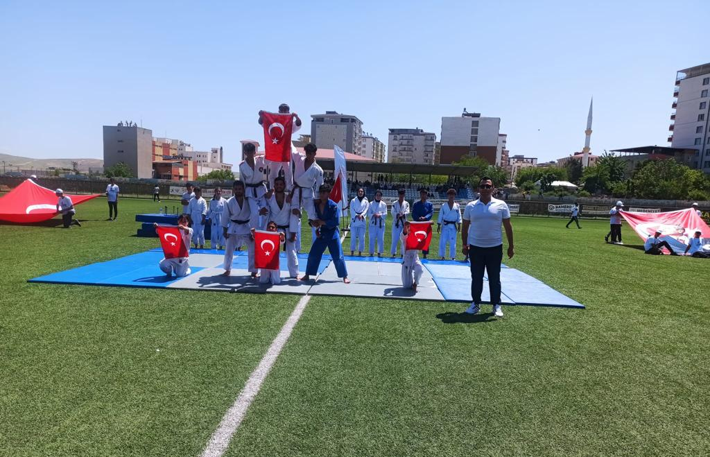 19 Mayıs Atat&uuml;rk'&uuml; Anma Gen&ccedil;lik ve Spor Bayramı kutlandı