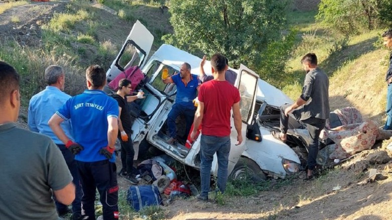 Trafik Kazası: 4 &ouml;l&uuml;, 6 yaralı