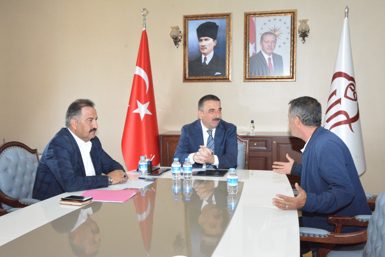 Vali Hacıbektaşoğlu, k&ouml;y muhtarlarıyla bir araya geldi