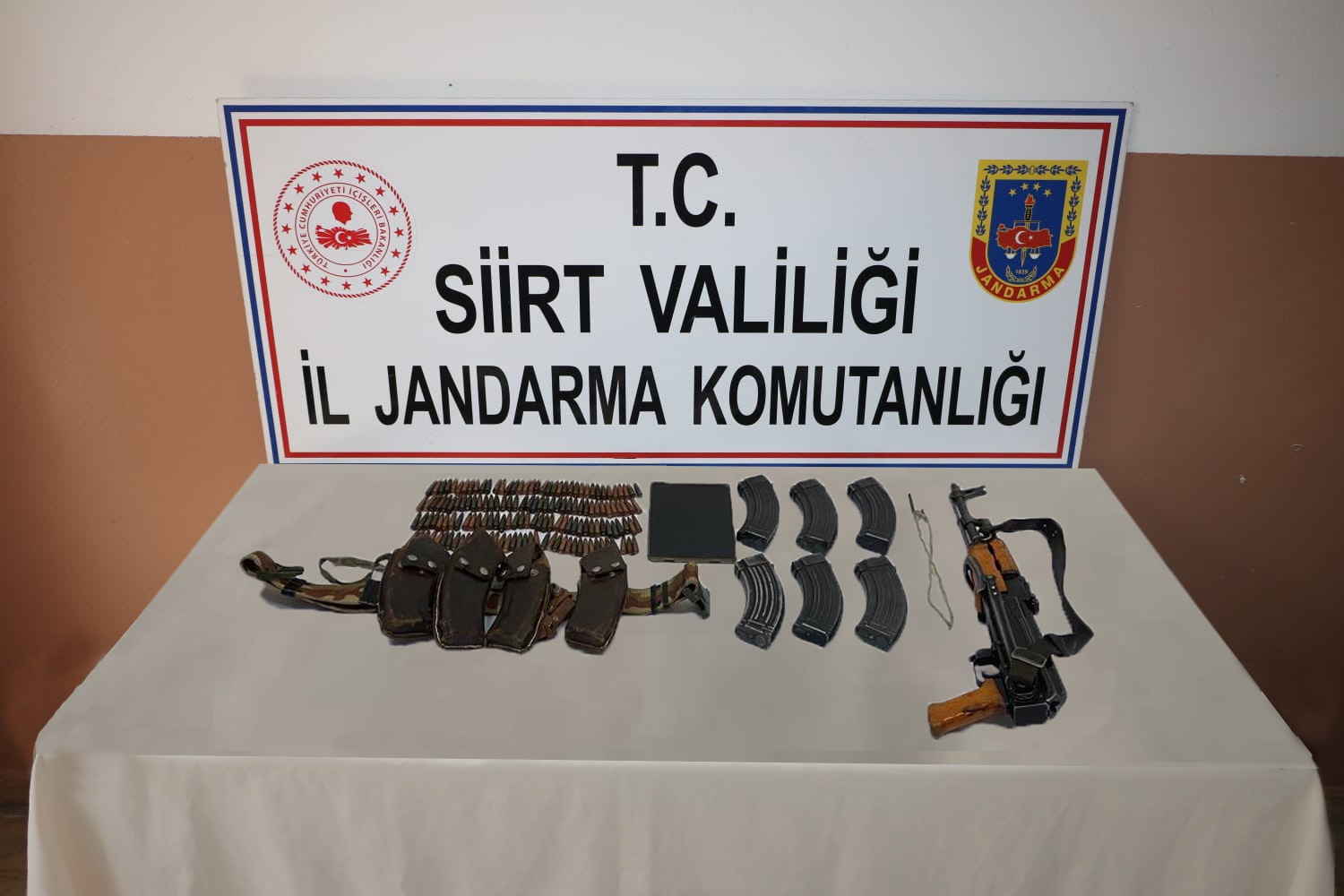 Ter&ouml;r operasyonunda 2 ş&uuml;pheli yakalandı