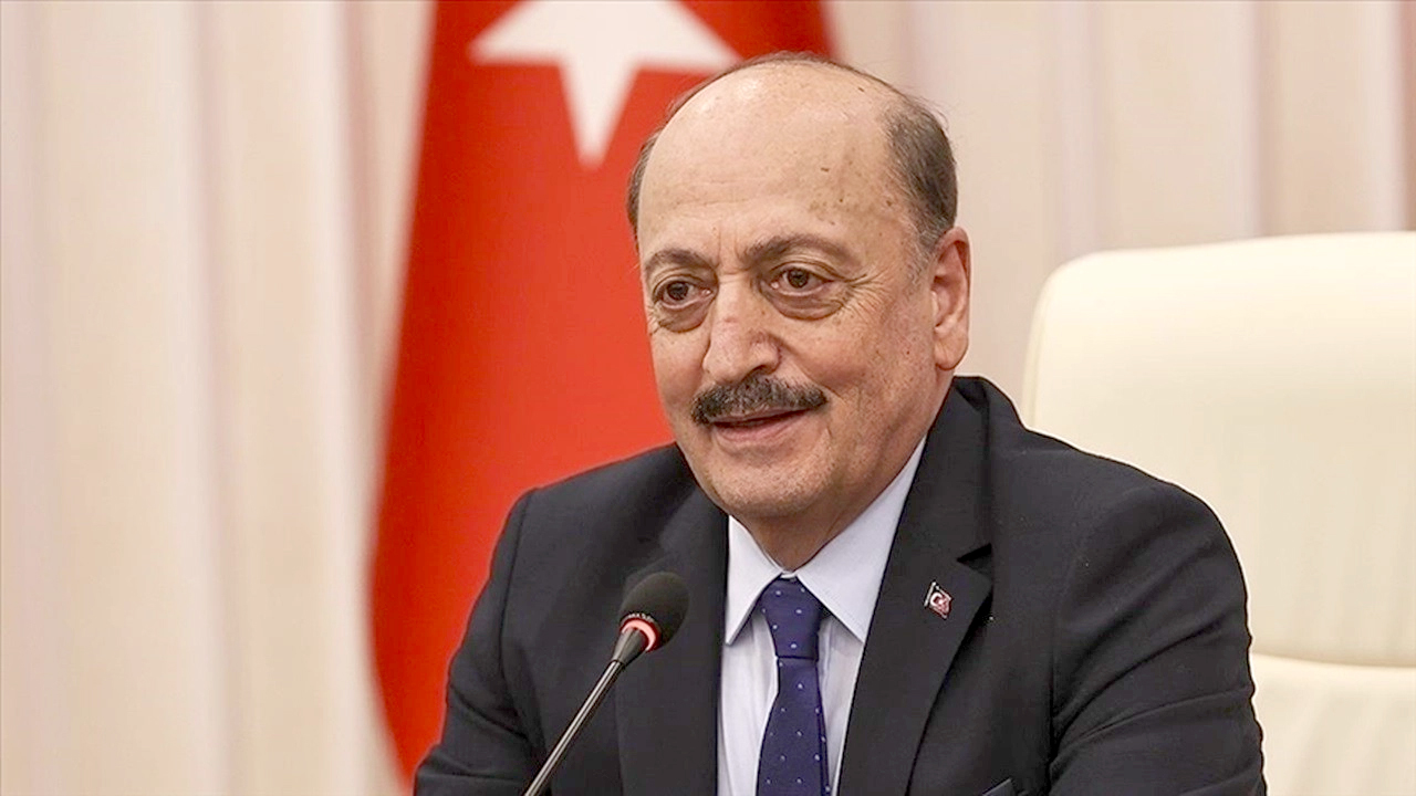 &Ccedil;alışma ve Sosyal G&uuml;venlik Bakanı Vedat Bilgin: EYT'de tek bir form&uuml;l &uuml;zerinde duruyoruz, Aralık ayı gibi g&uuml;ndeme gelir