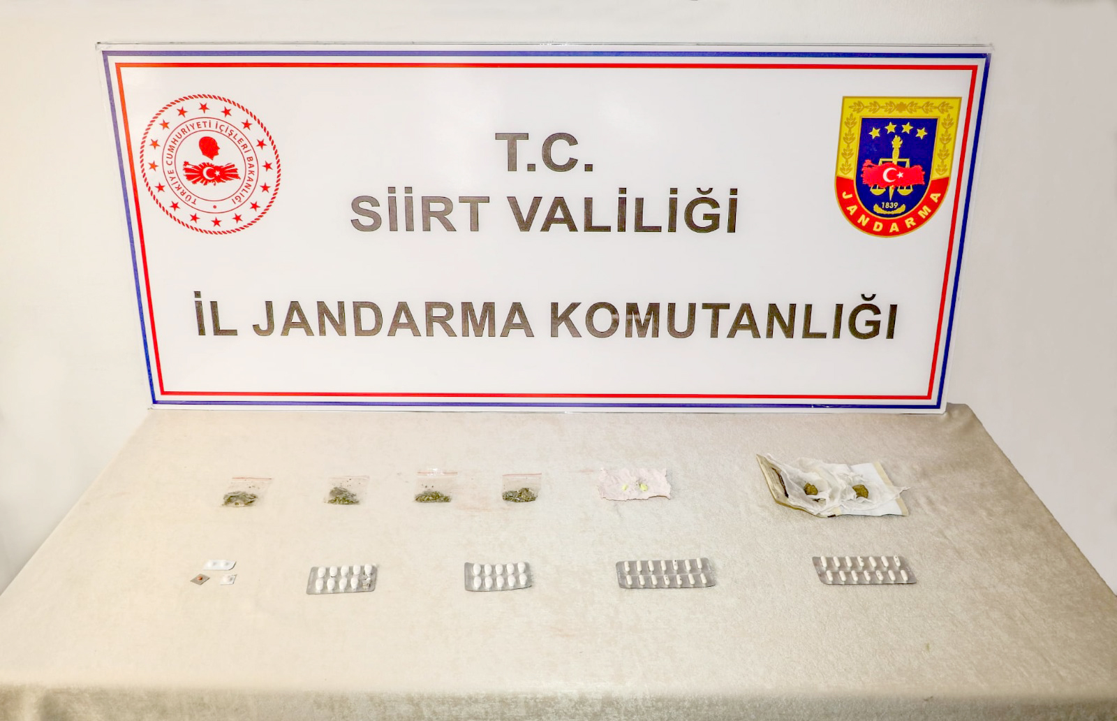 Uyuşturucu madde ele ge&ccedil;irildi