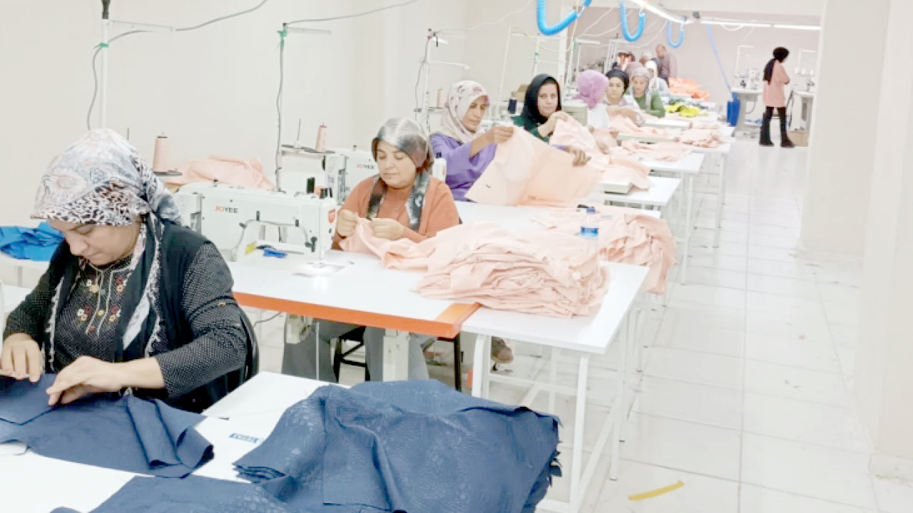 Devlet desteğiyle kurulan  tekstil at&ouml;lyesi hizmete girdi