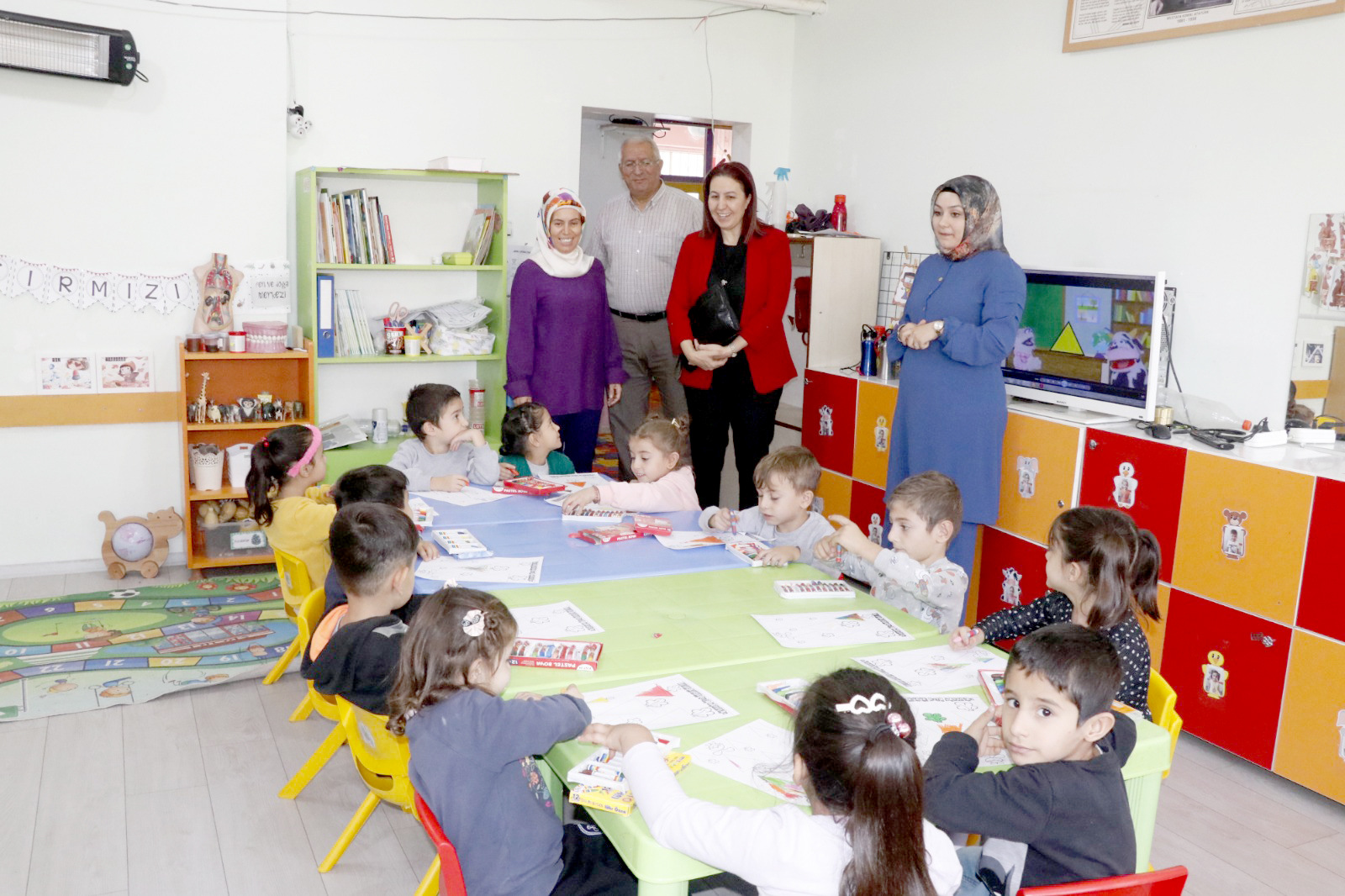 Vali Eşi, Anaokulu &Ouml;ğrencilerini Ziyaret Etti