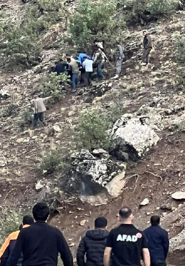 Odun keserken u&ccedil;urumdan  yuvarlanarak hayatını kaybetti