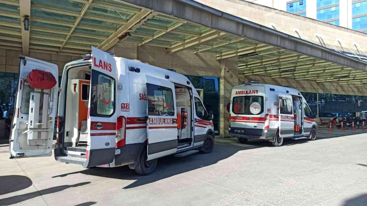 Bı&ccedil;aklı  kavgada  14 yaşındaki  &ccedil;ocuk &ouml;ld&uuml;